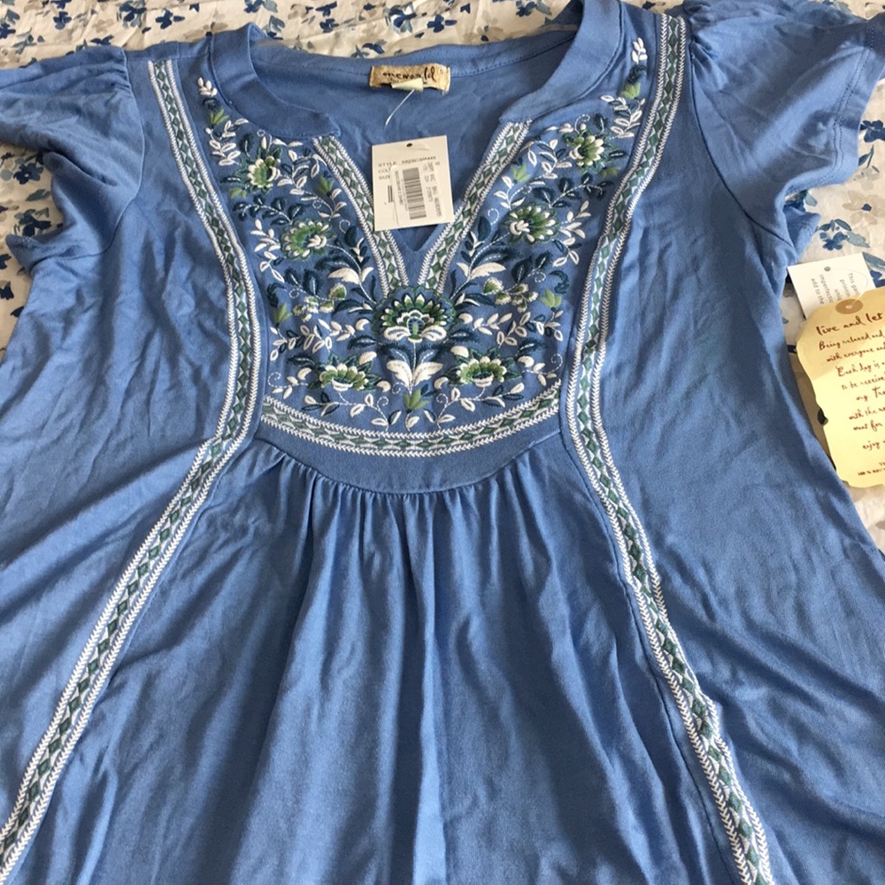 Oneworld embroidered Top👚